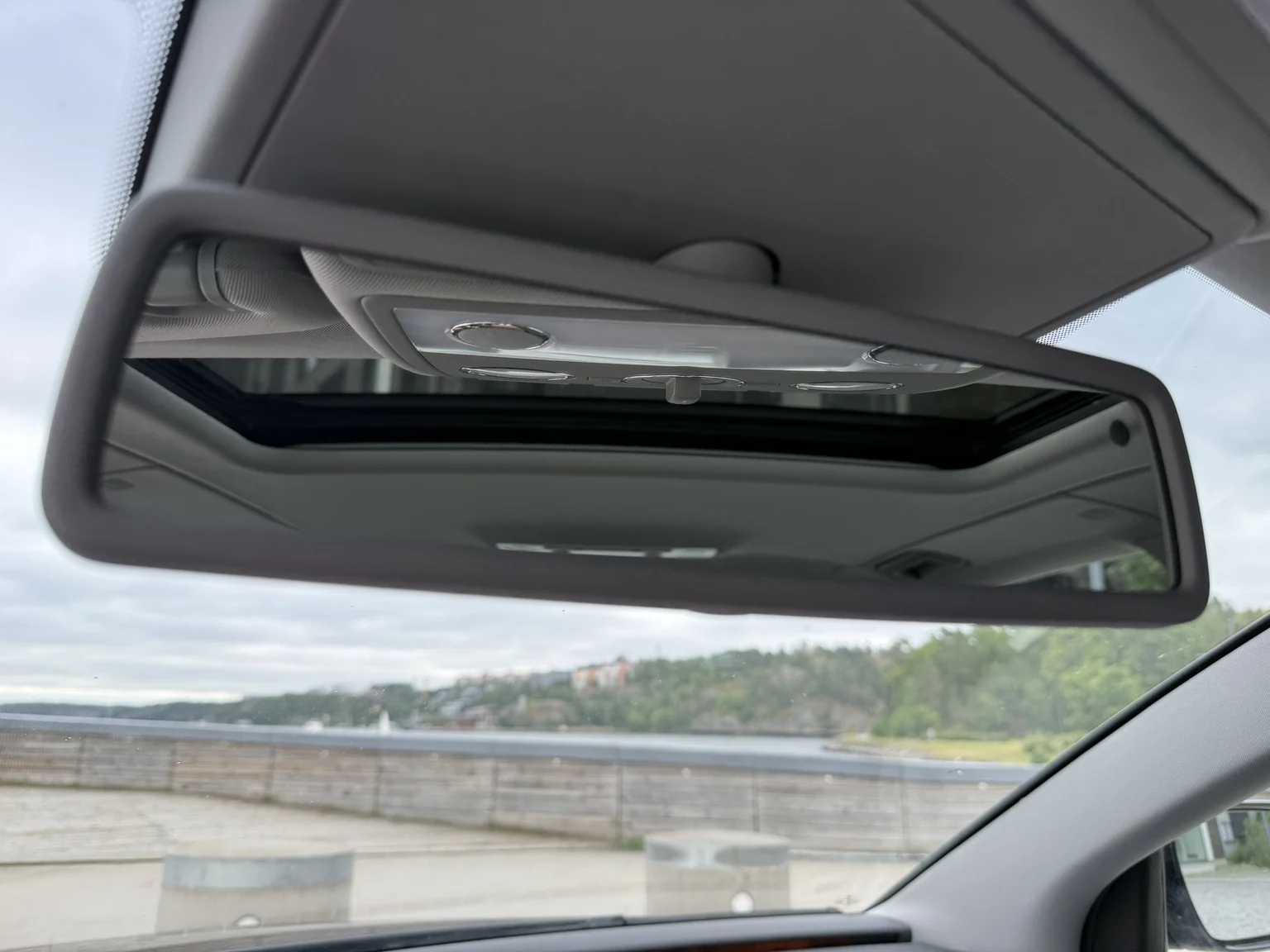 Innenraumfoto von 2013 Volkswagen Phaeton 3.0 TDI (32)