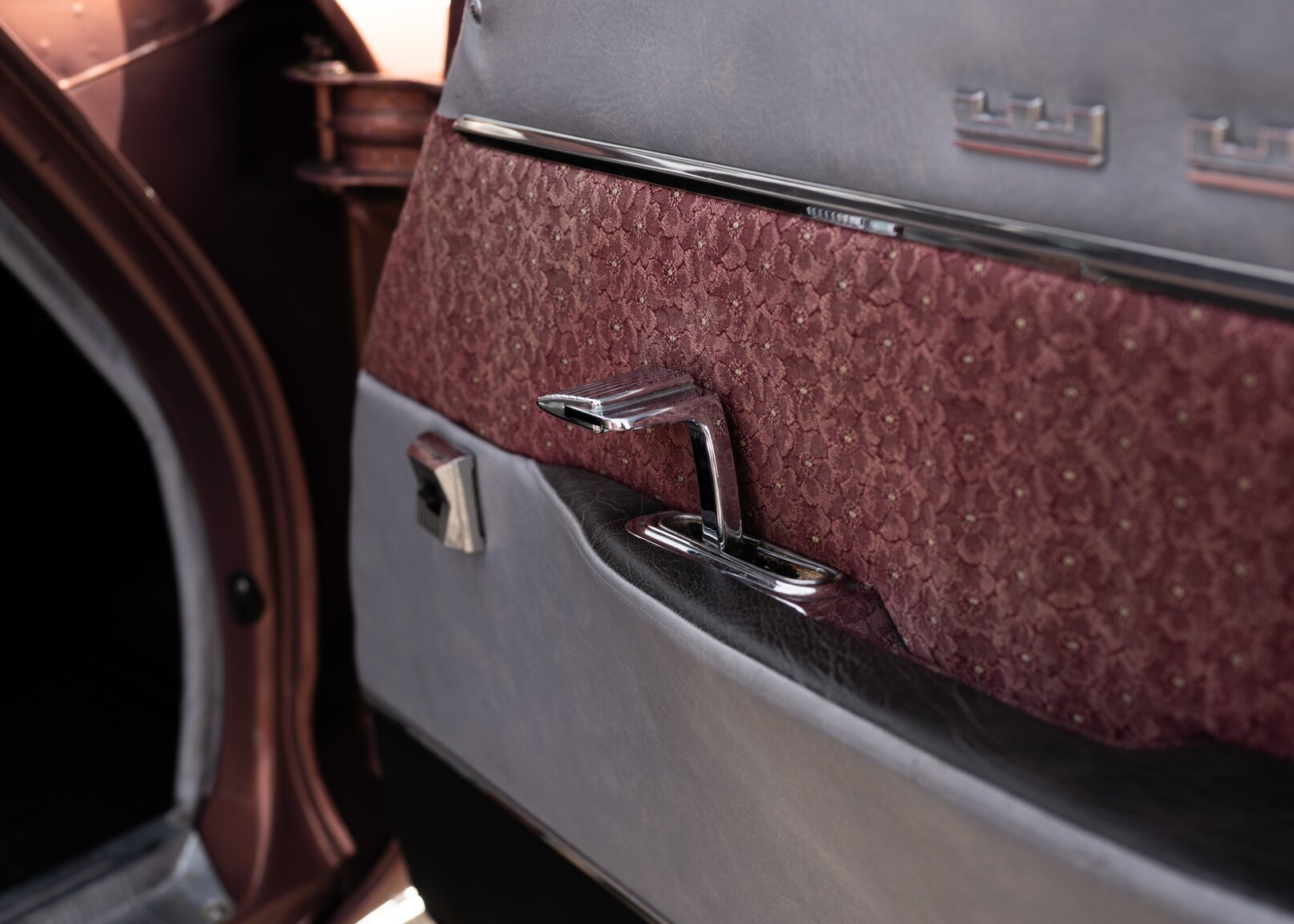 Interior image of 1961 Chrysler New Yorker Sedan (3)