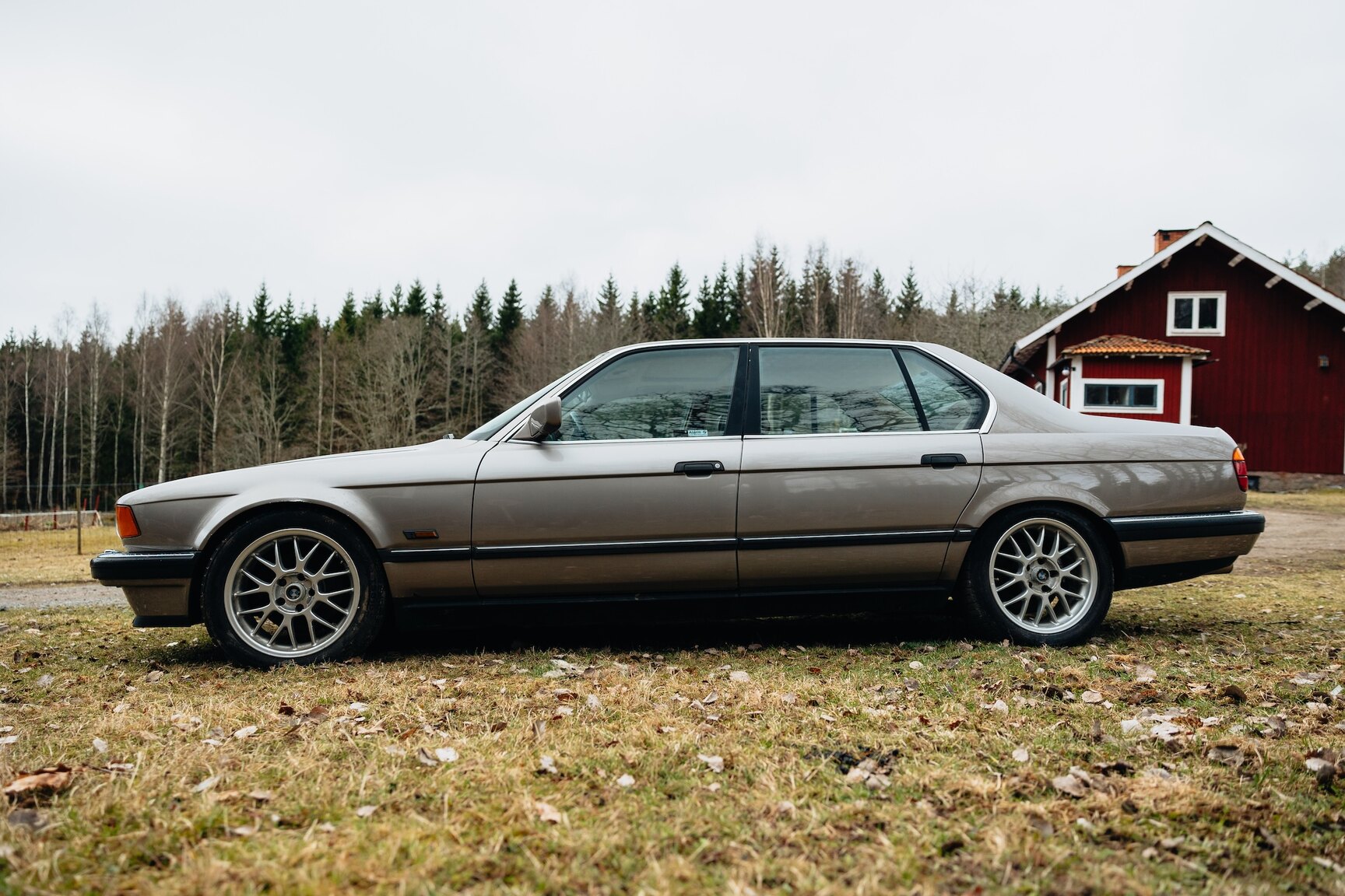 Exterior image of 1990 BMW 750iL (7)