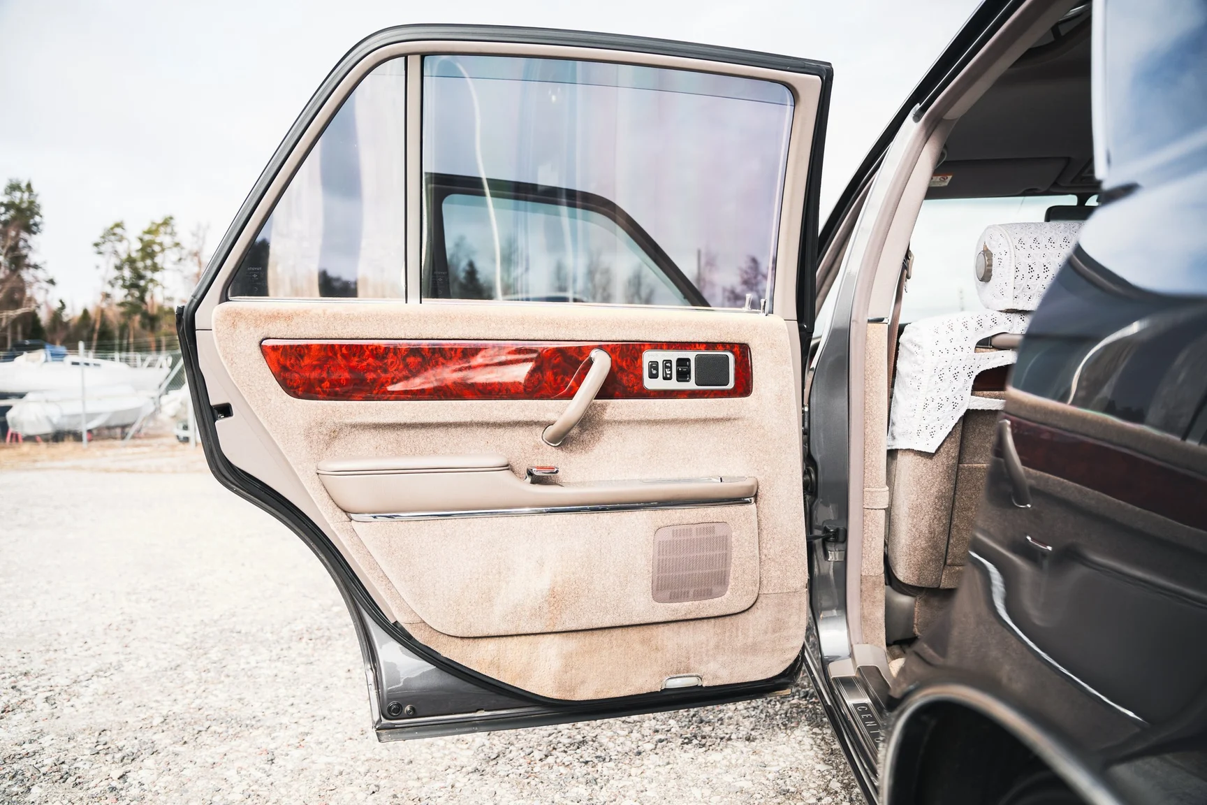 Innenraumfoto von 2000 Toyota Century V12 G50 (74)