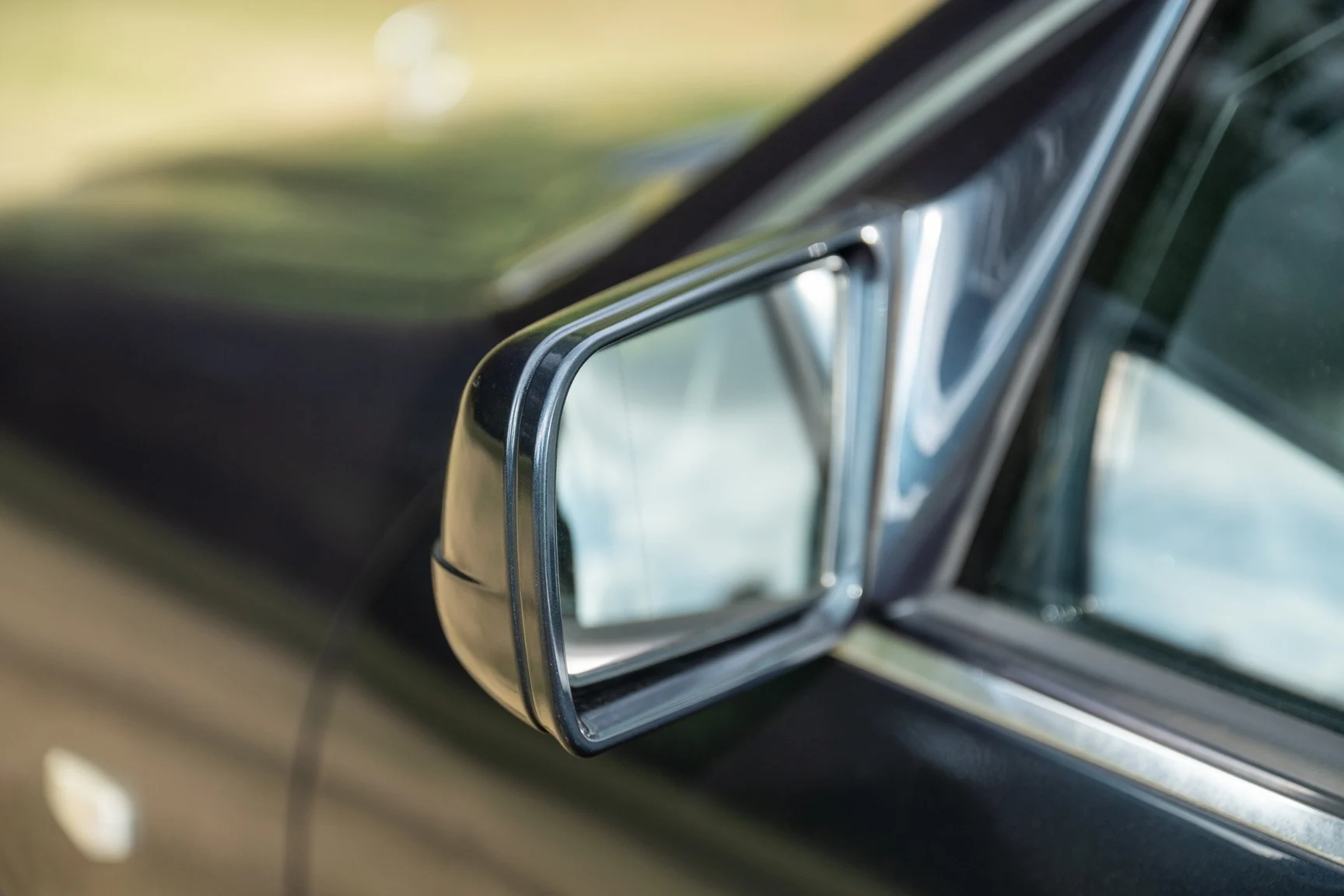 Exteriörbild på 1998 Mercedes-Benz S 500 (36)