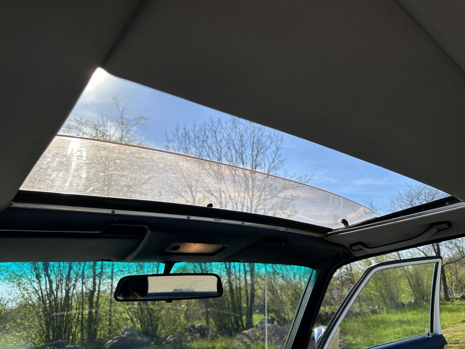 Interior image of 1985 Mercedes-Benz 200