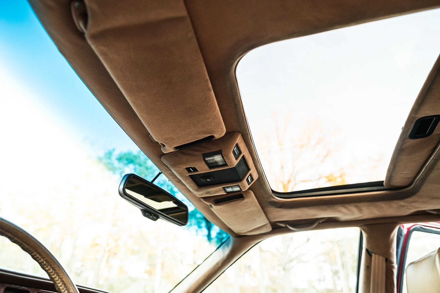 Interior image of 1989 Cadillac Seville (61)