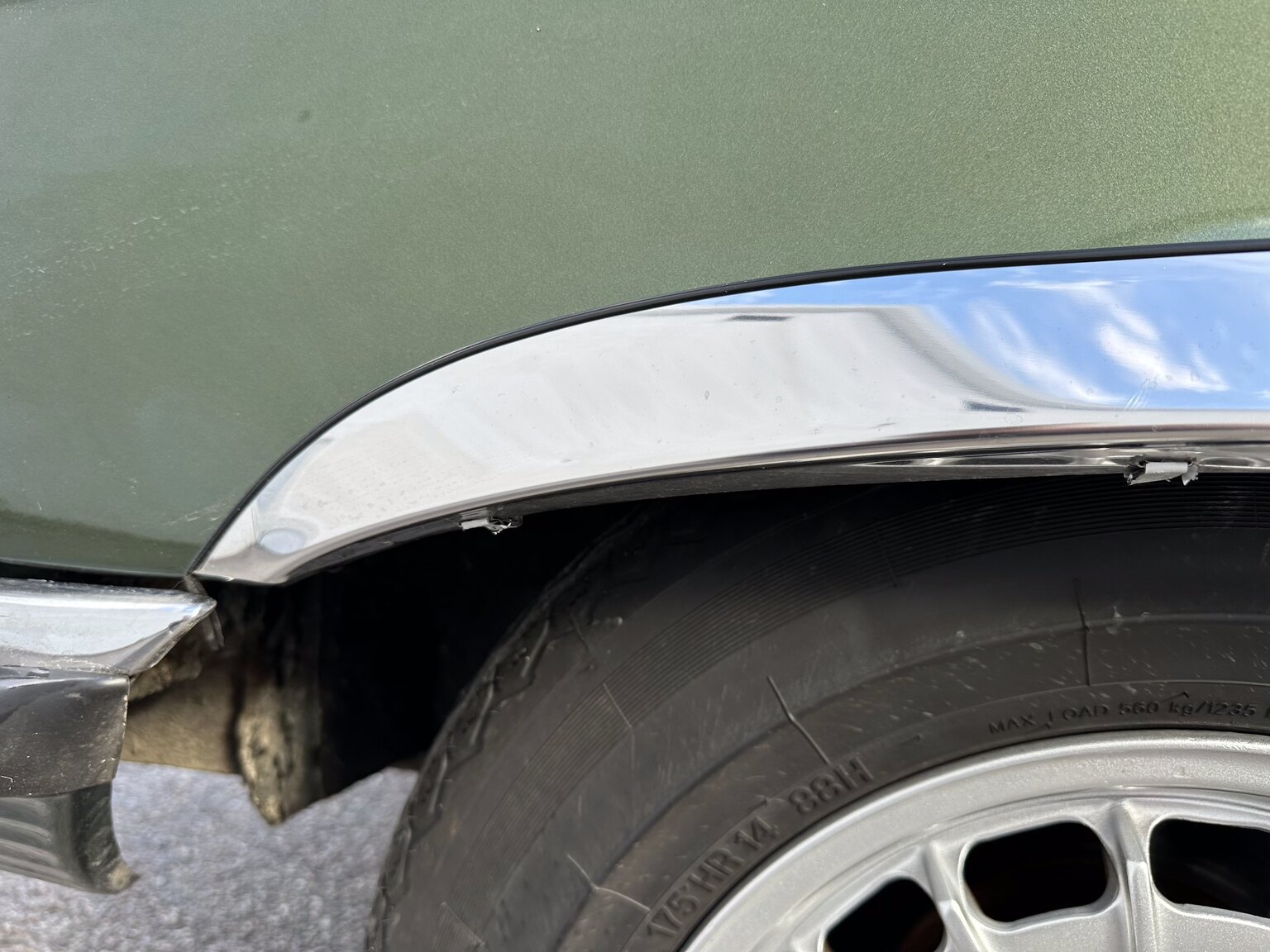 Exterior image of 1974 Mercedes Benz 450 SLC (64)