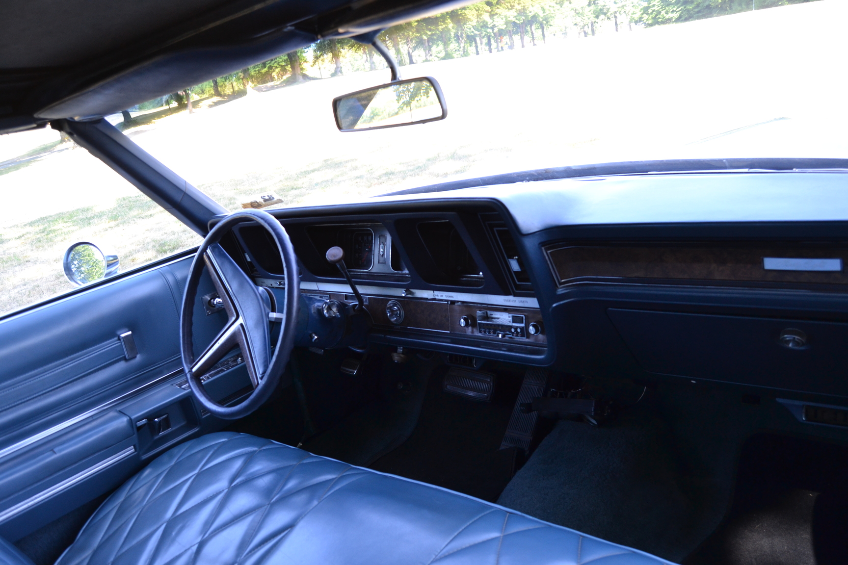 Interior image of 1970 Oldsmobile Ninety eight Convertible (4)