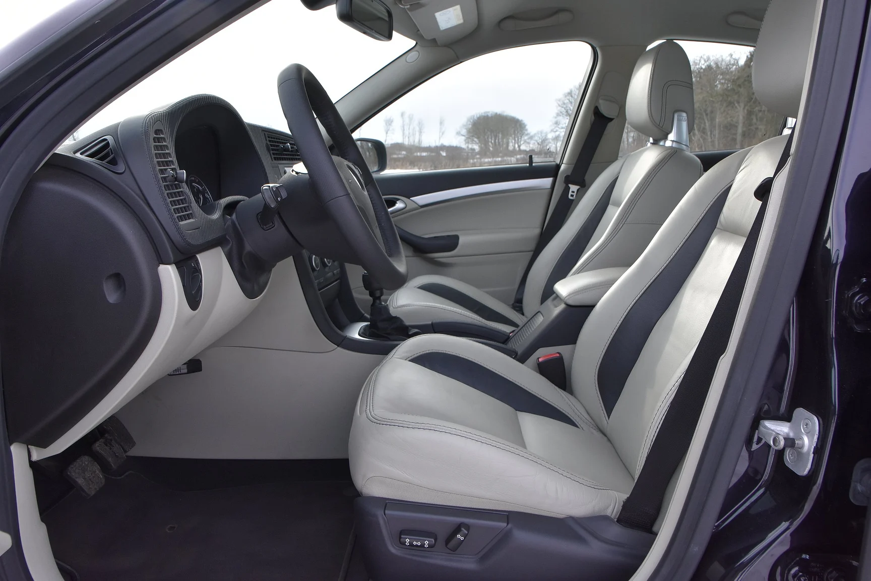 Interior image of 2014 Saab 9-3 Aero Hirsch Edition (1)