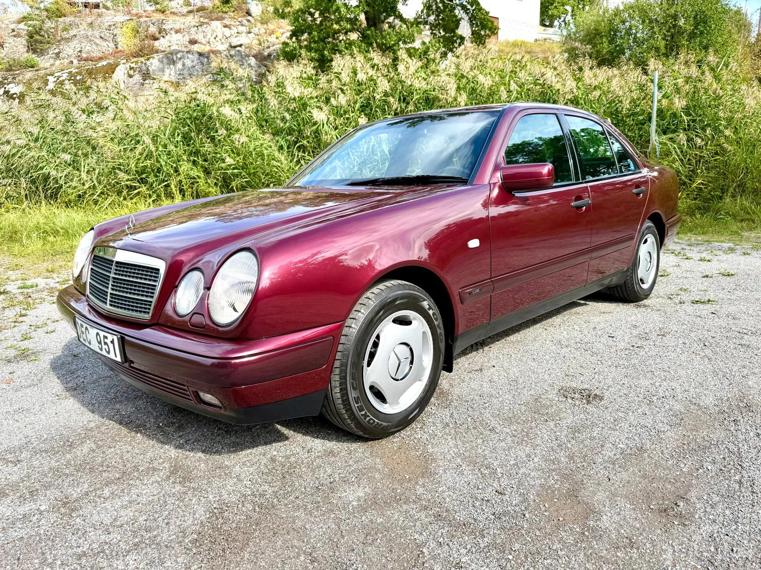 Exteriörbild på 1997 Mercedes-Benz E 290 TD (7)