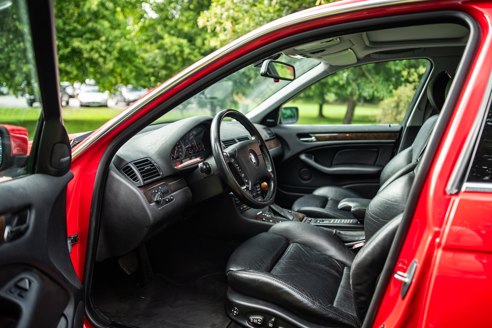 Interior image of 2001 BMW 330Xi