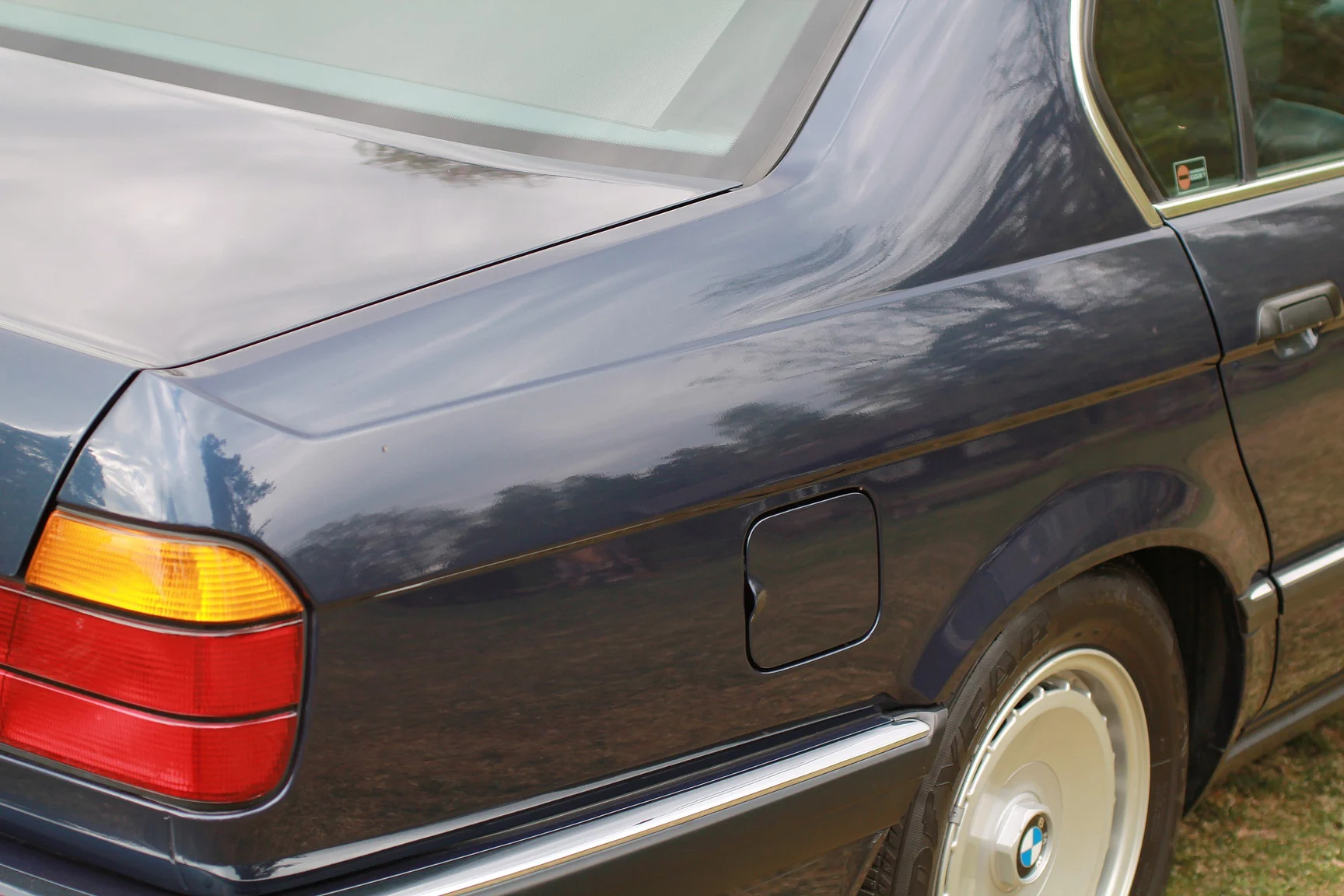 Exterior image of 1989 BMW 750iA (63)