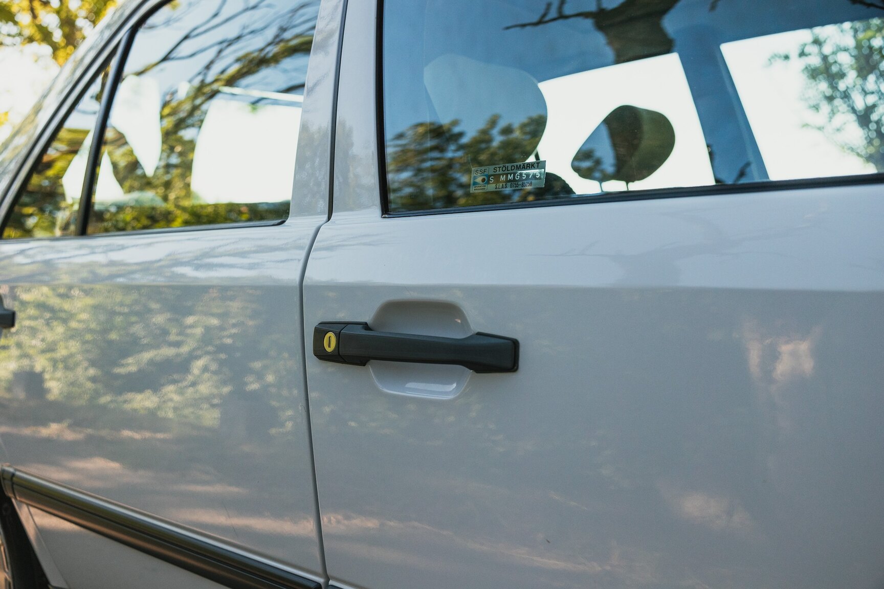 Exteriörbild på 1987 Mercedes-Benz 230E