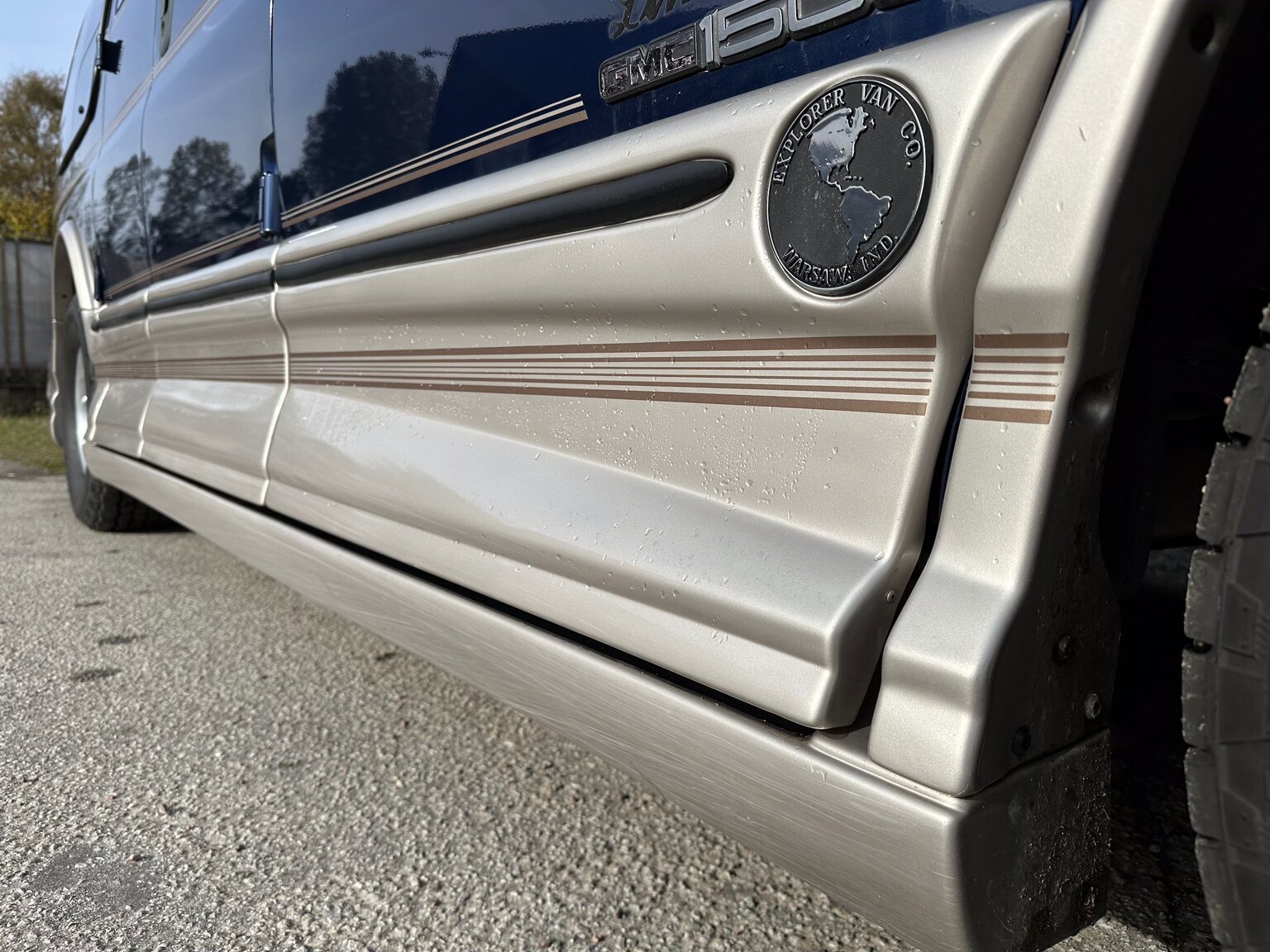 Exteriörbild på 2000 GMC Savana G1500 Conversion Van