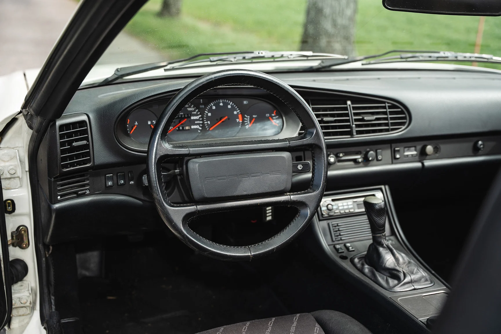 Interior image of 1990 Porsche 944 S2 Cabriolet  (3)