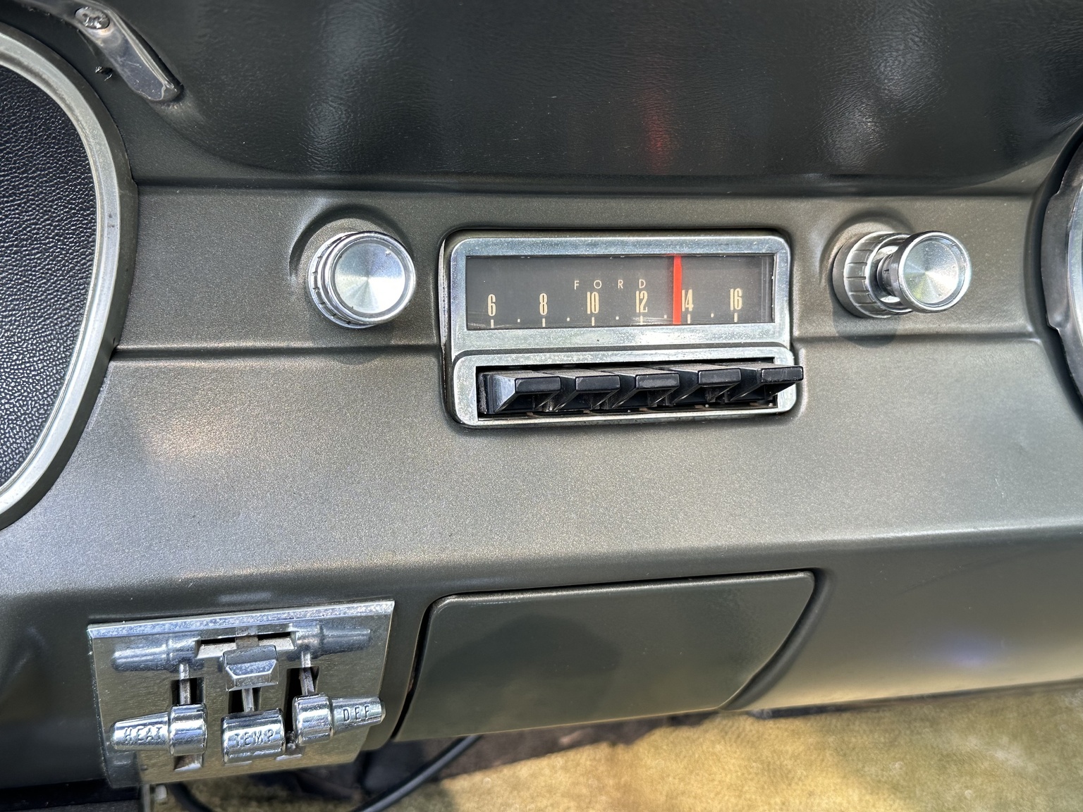 Interior image of 1965 Ford Mustang 289 Cabriolet