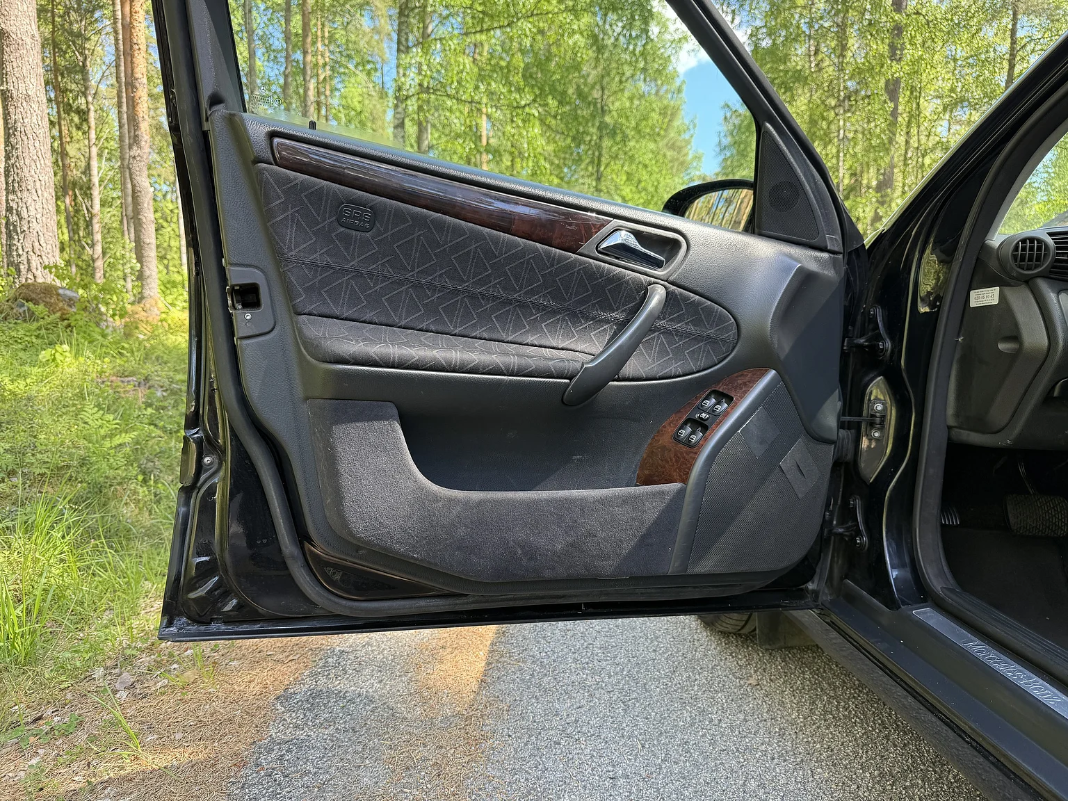 Innenraumfoto von 2002 Mercedes-Benz C 320 T (6)