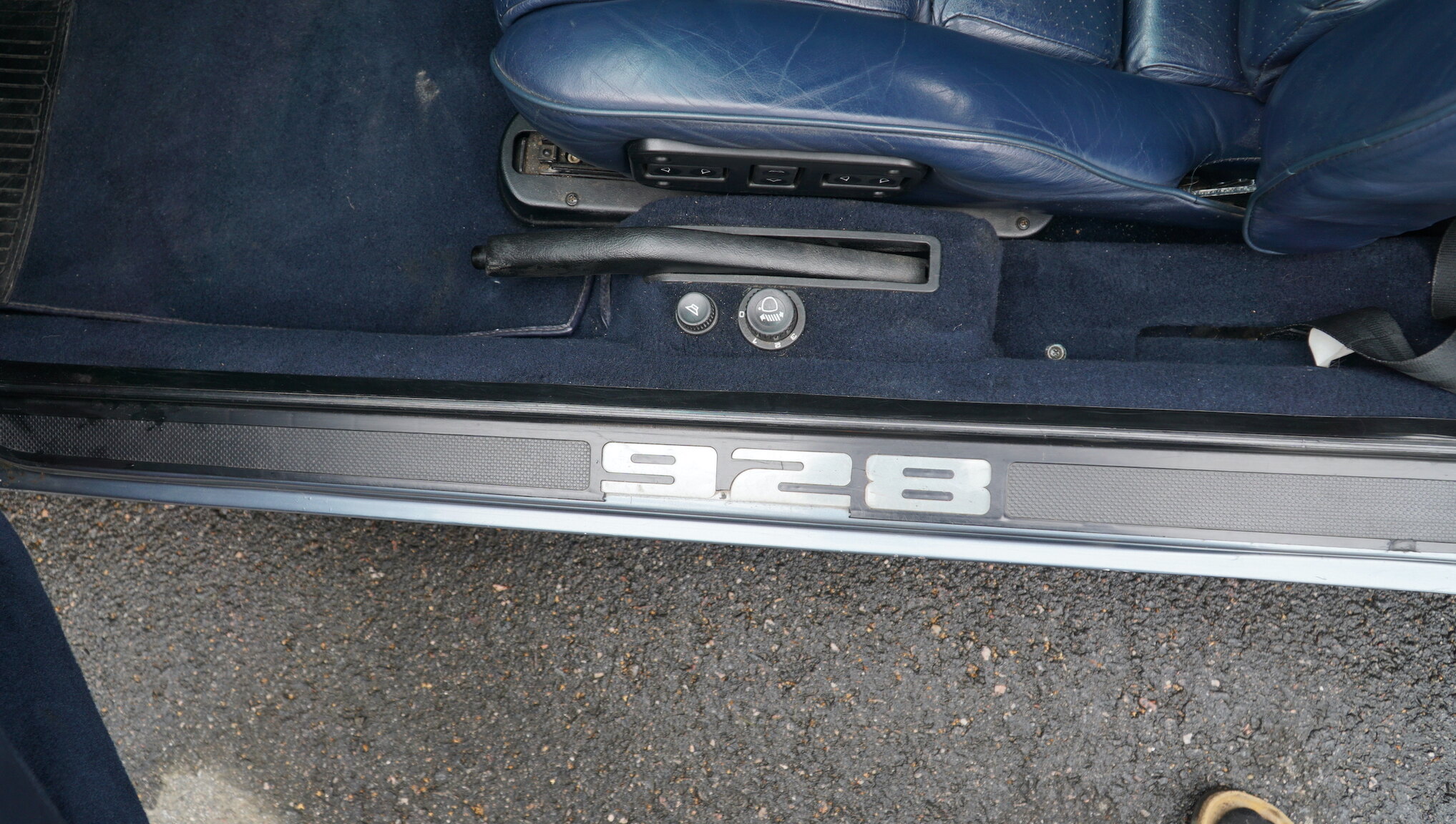 Interior image of 1983 Porsche 928S (6)