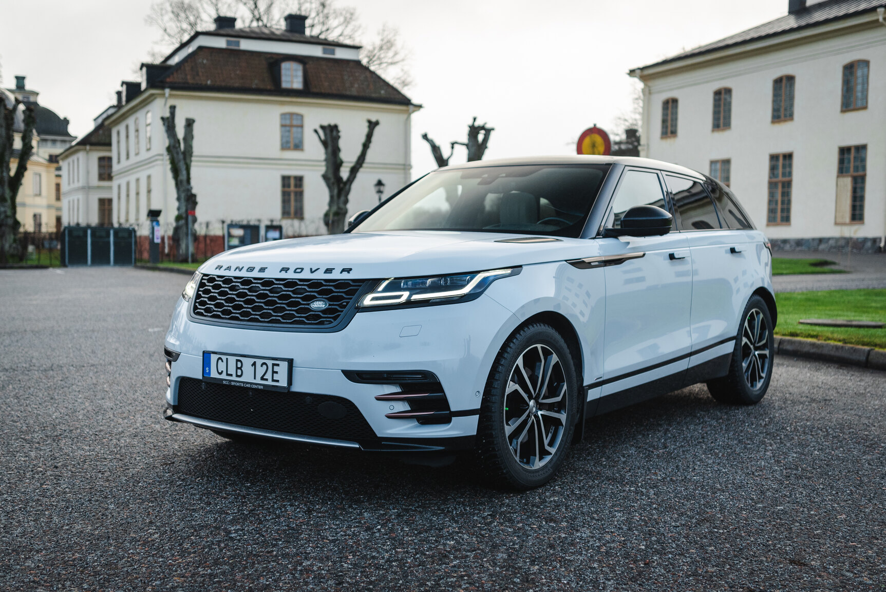 Exterior image of 2018 Range Rover Velar D300 AWD HSE