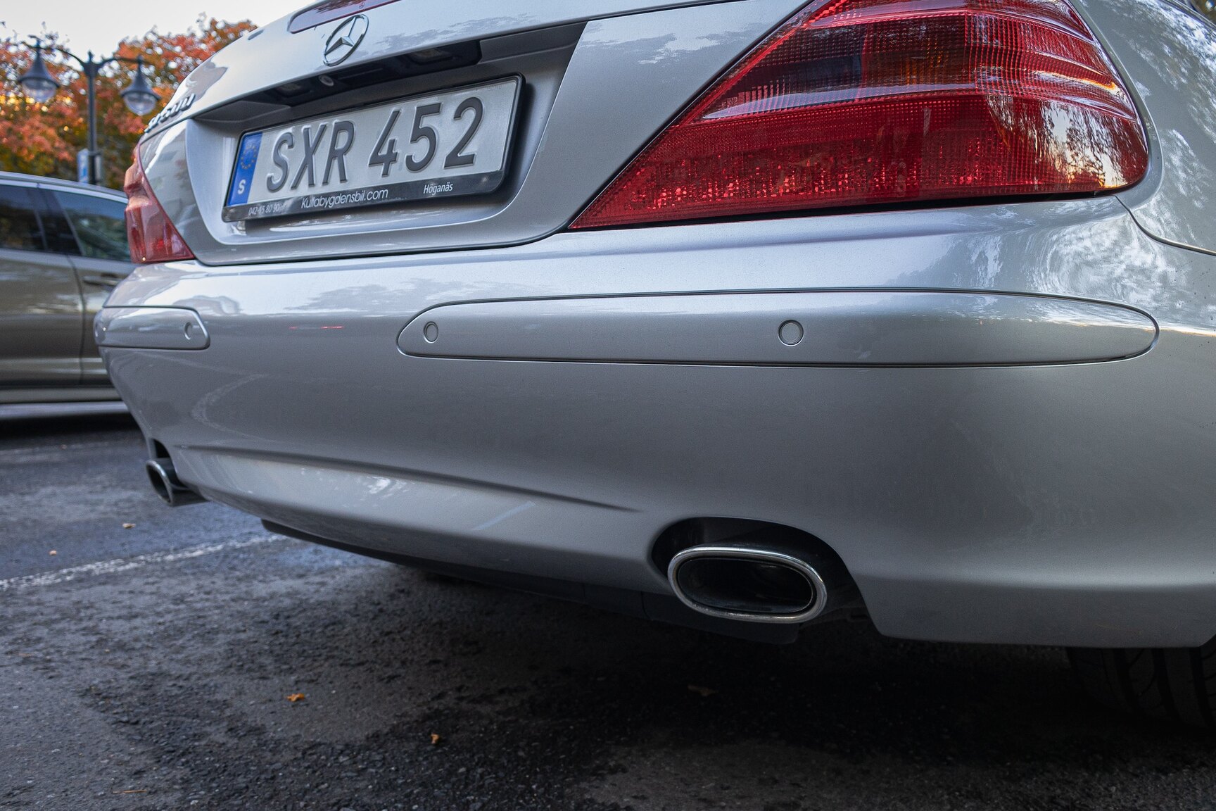 Exterior image of 2002 Mercedes-Benz SL 500