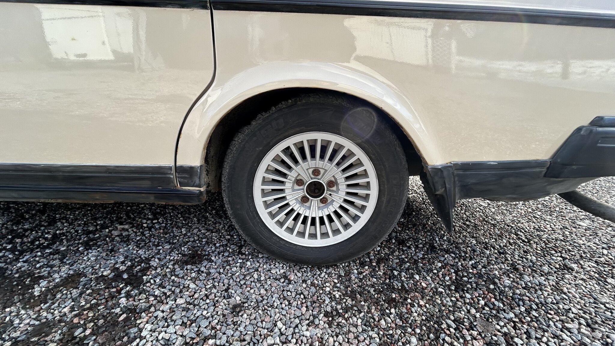 Exterior image of 1987 Volvo 244