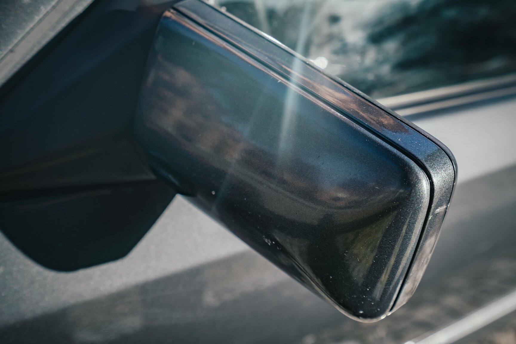 Exterior image of 1991 Mercedes-Benz 300E-24 (38)