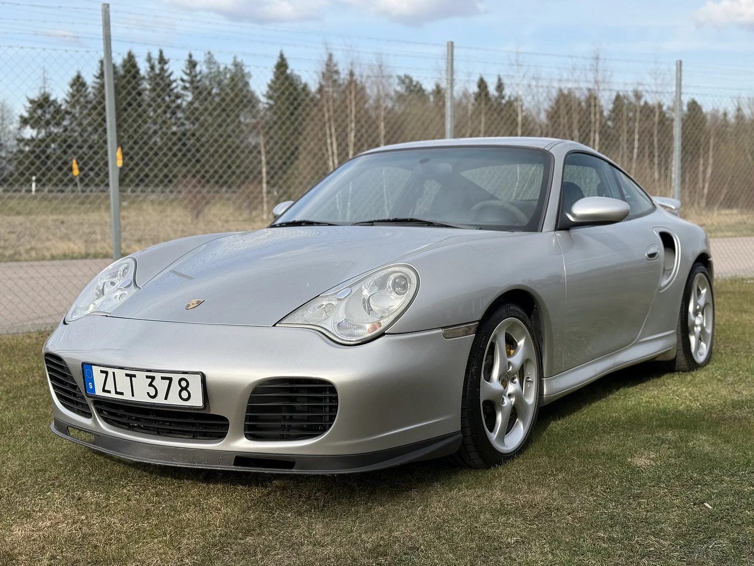 Exteriörbild på 2005 Porsche 996 Turbo S (3)