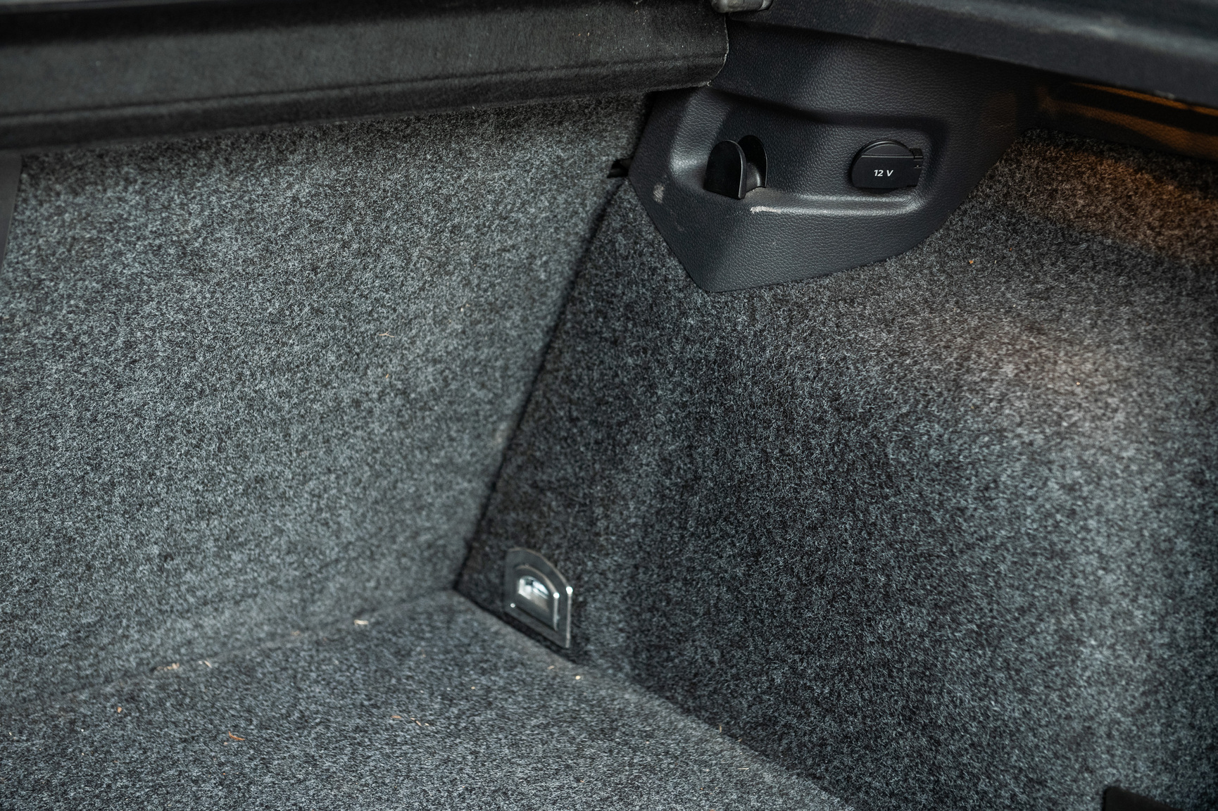 Innenraumfoto von 2006 Volkswagen Golf R32 (36)