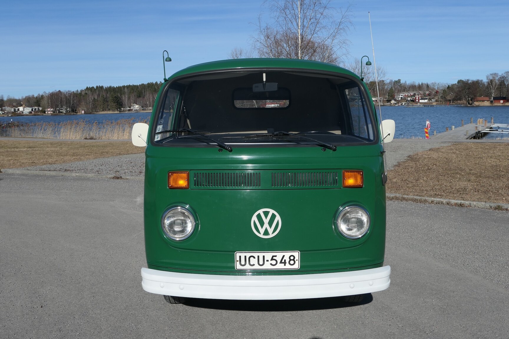 Exteriörbild på 1975 Volkswagen Transporter 1600 Minibuss