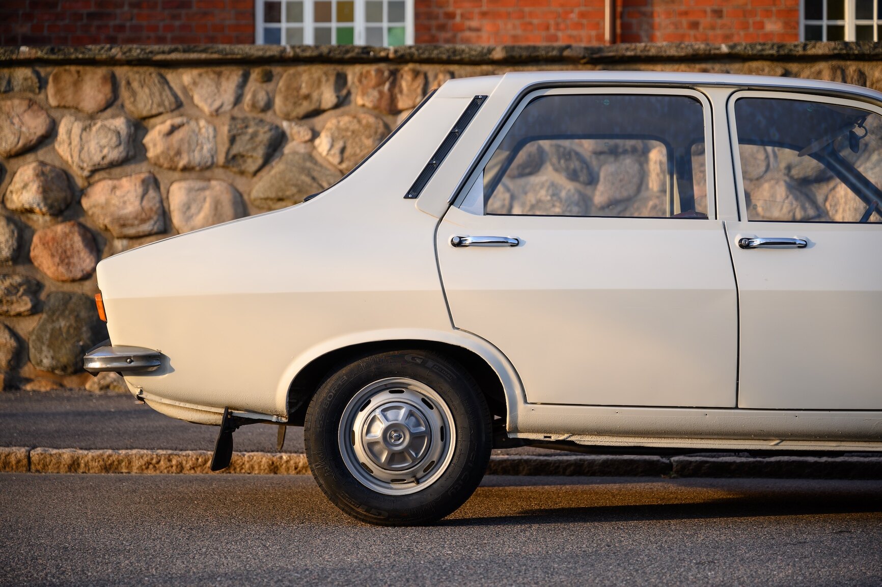 Exteriörbild på 1978 DACIA 1300