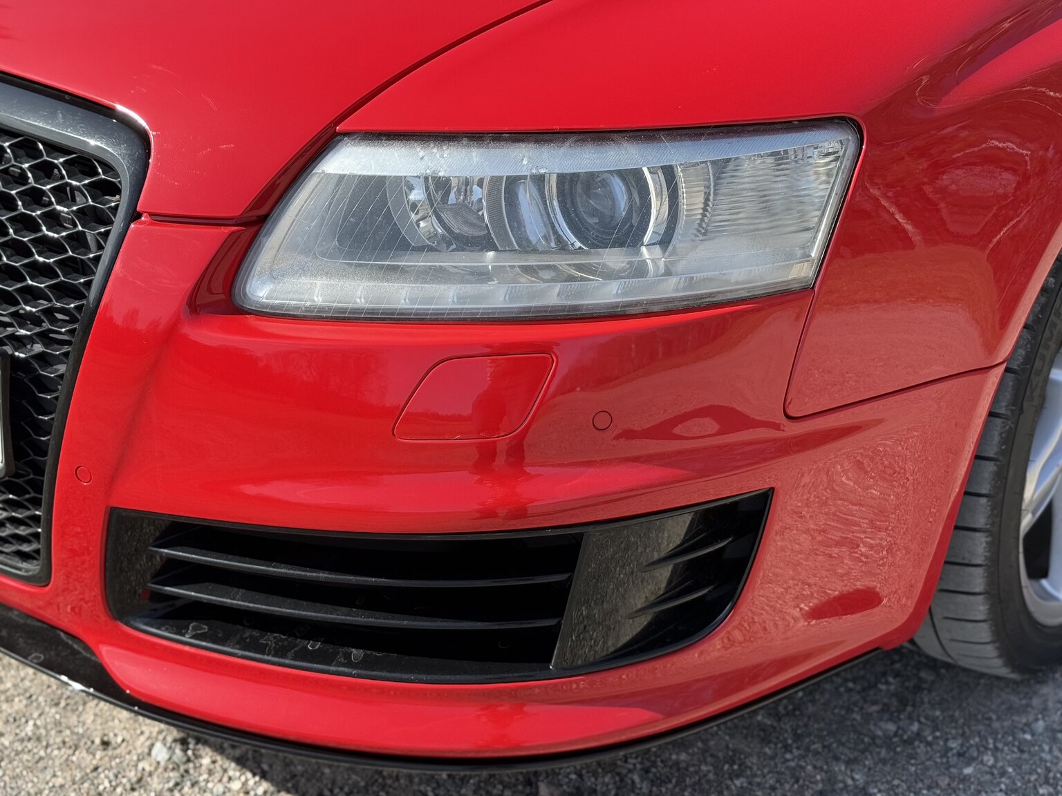 Exterior image of 2010 Audi RS6 Avant V10 Quattro