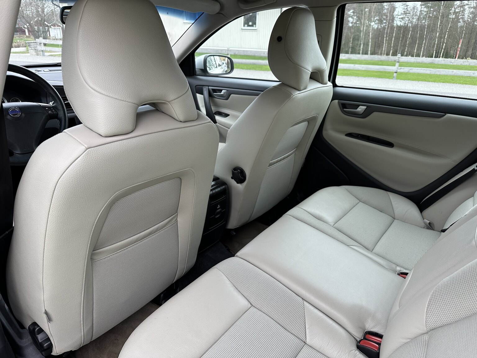 Interior image of 2008 Volvo V70 Classic