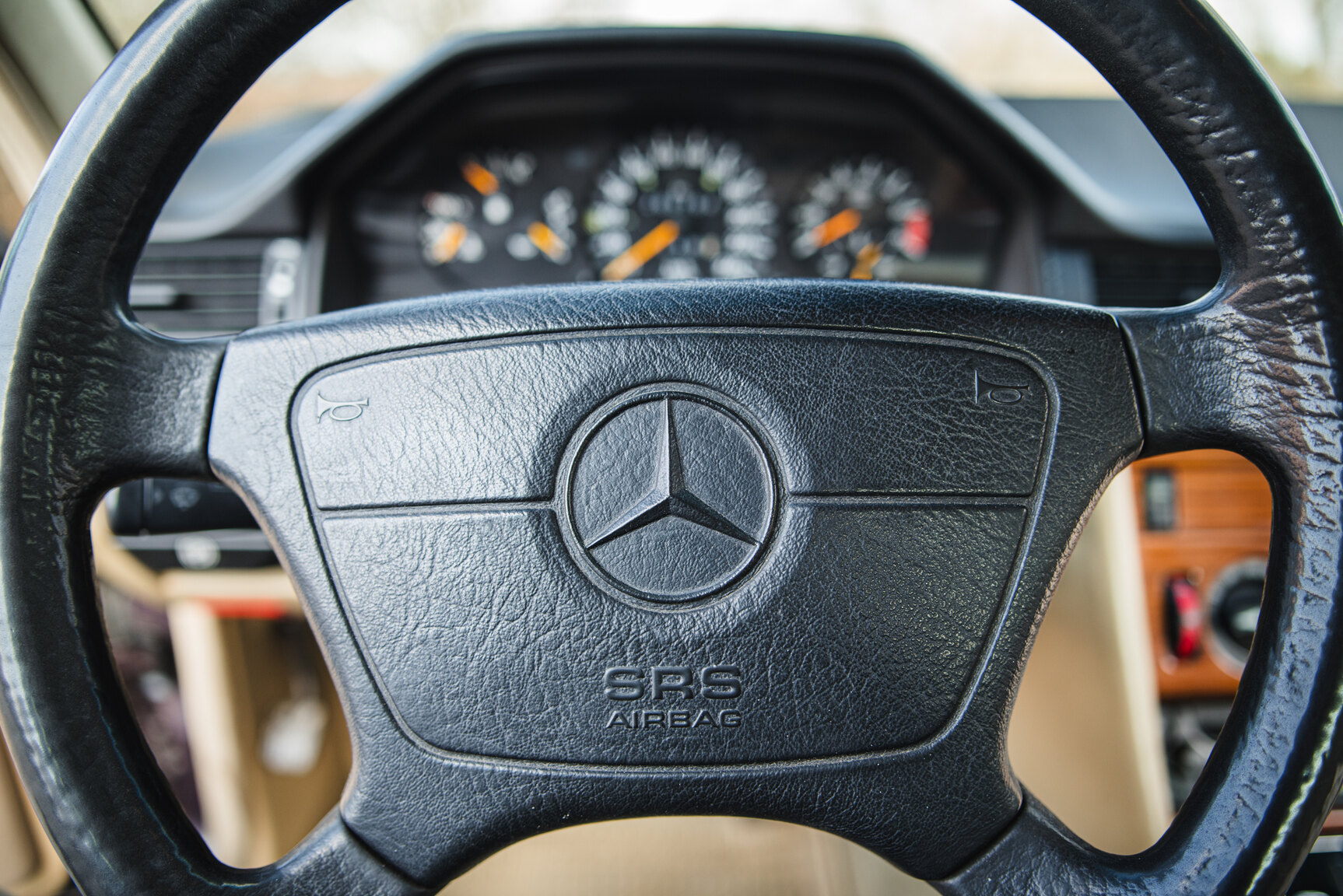 Interior image of 1993 Mercedes-Benz E 220