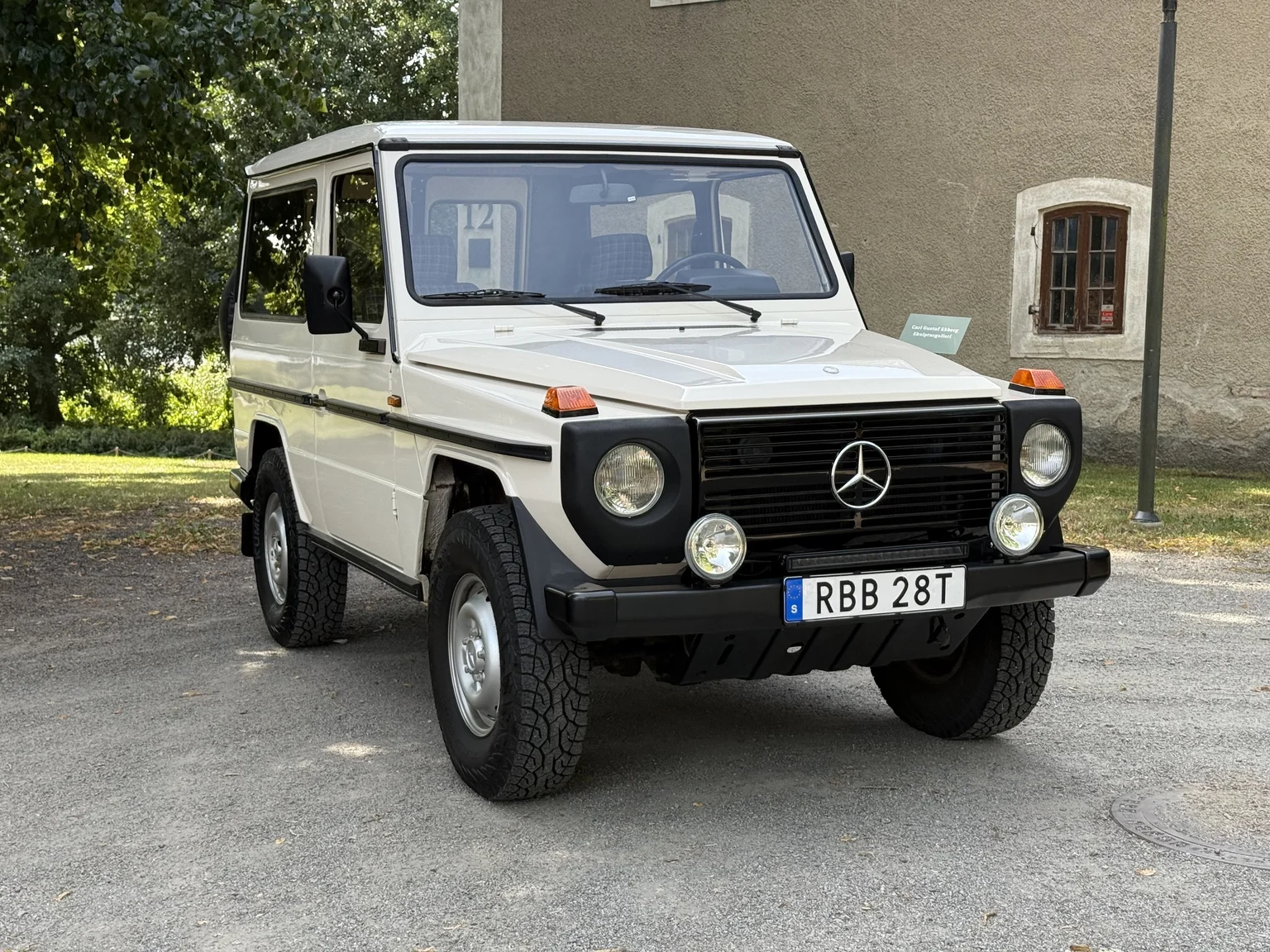Exteriörbild på 1981 Mercedes-Benz 240 GD (2)