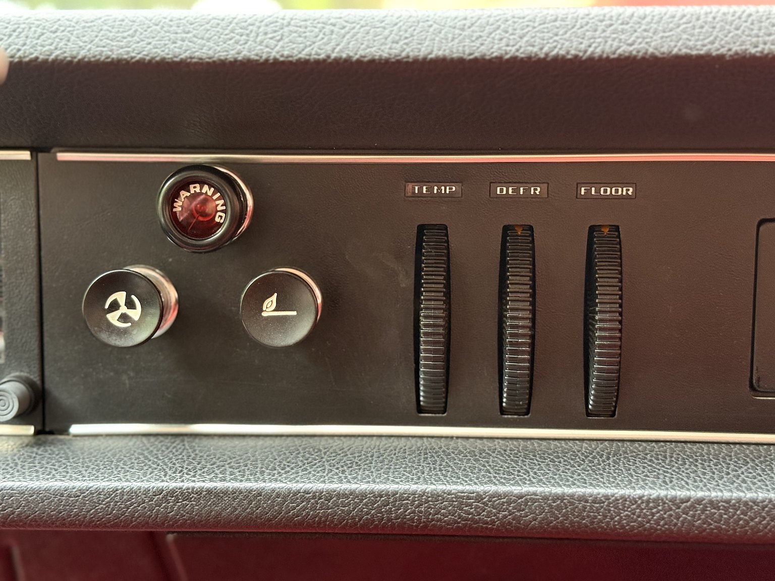 Interior image of 1970 Volvo 142 Automatic