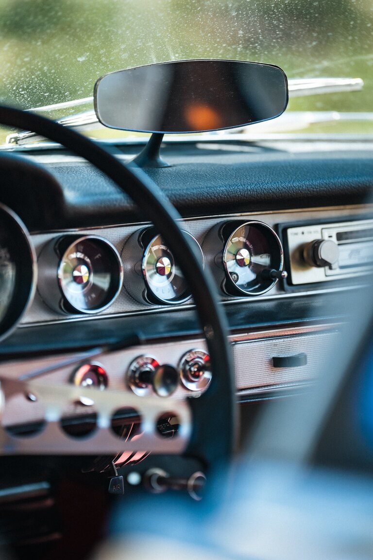 Interior image of 1963 Volvo 1800 S (25)