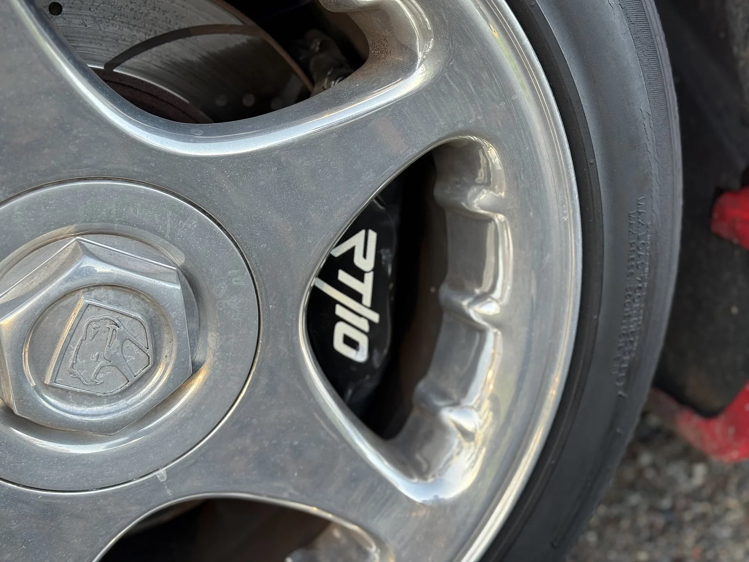 Exterior image of 1994 Chrysler Viper (60)