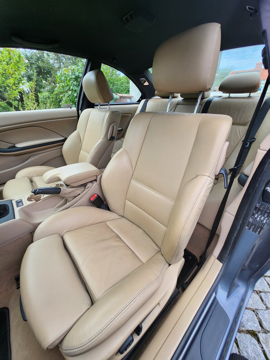 Interior image of 2002  BMW 330Ci 