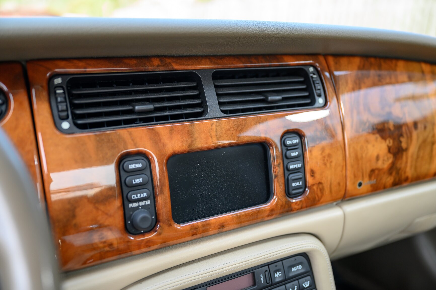Innenraumfoto von 2003 Jaguar XKR