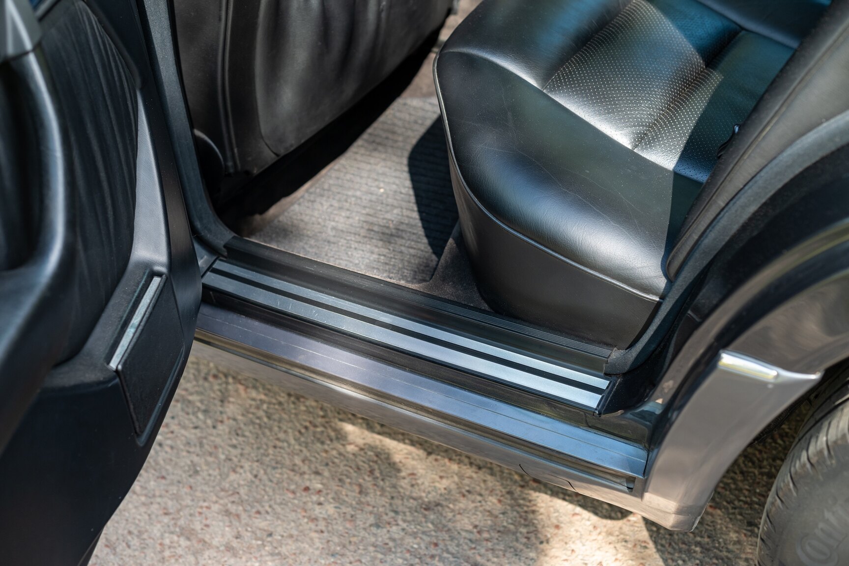 Interior image of 1993 Mercedes-Benz 400 E