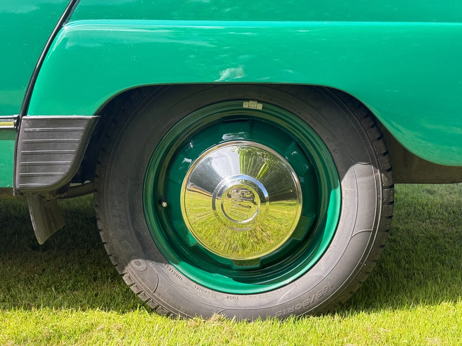 Exteriörbild på 1975 Saab 95 V4 kombi - 7-sits (10)