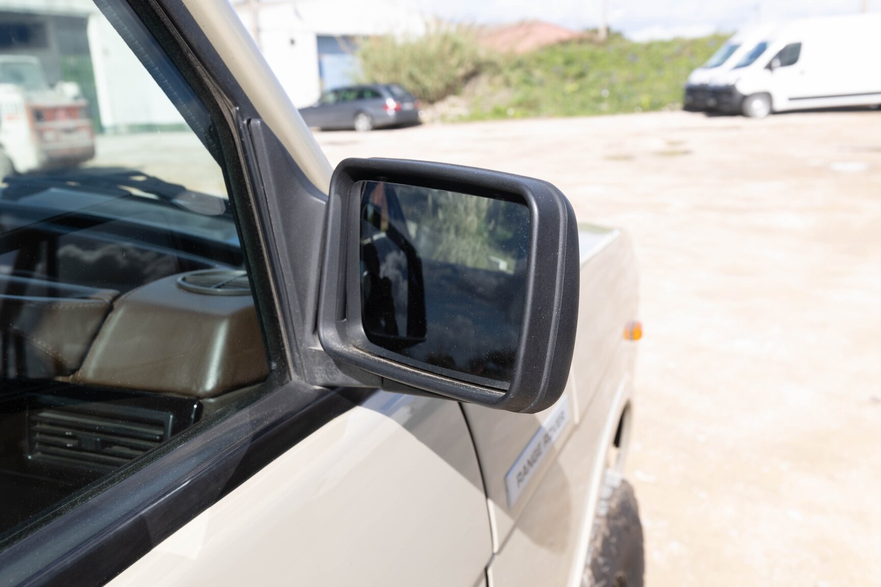 Exteriörbild på 1991 Range Rover Restomod