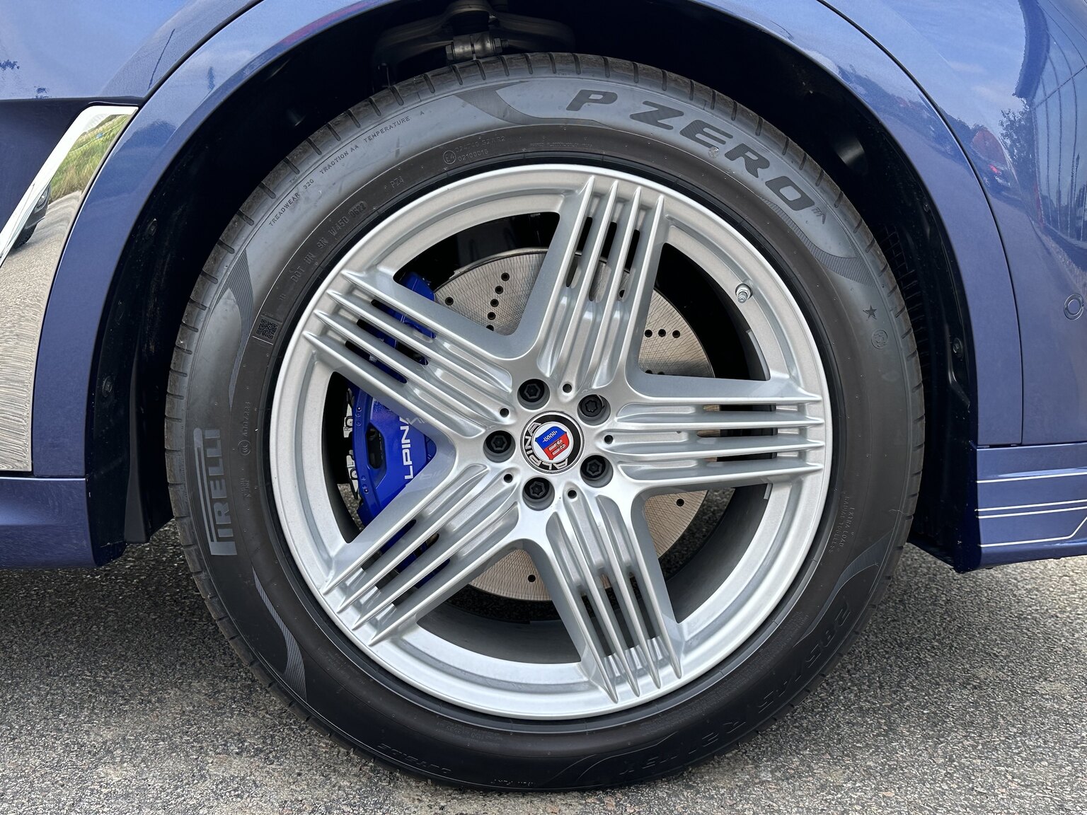 Aussenfoto 2022 ALPINA XB7