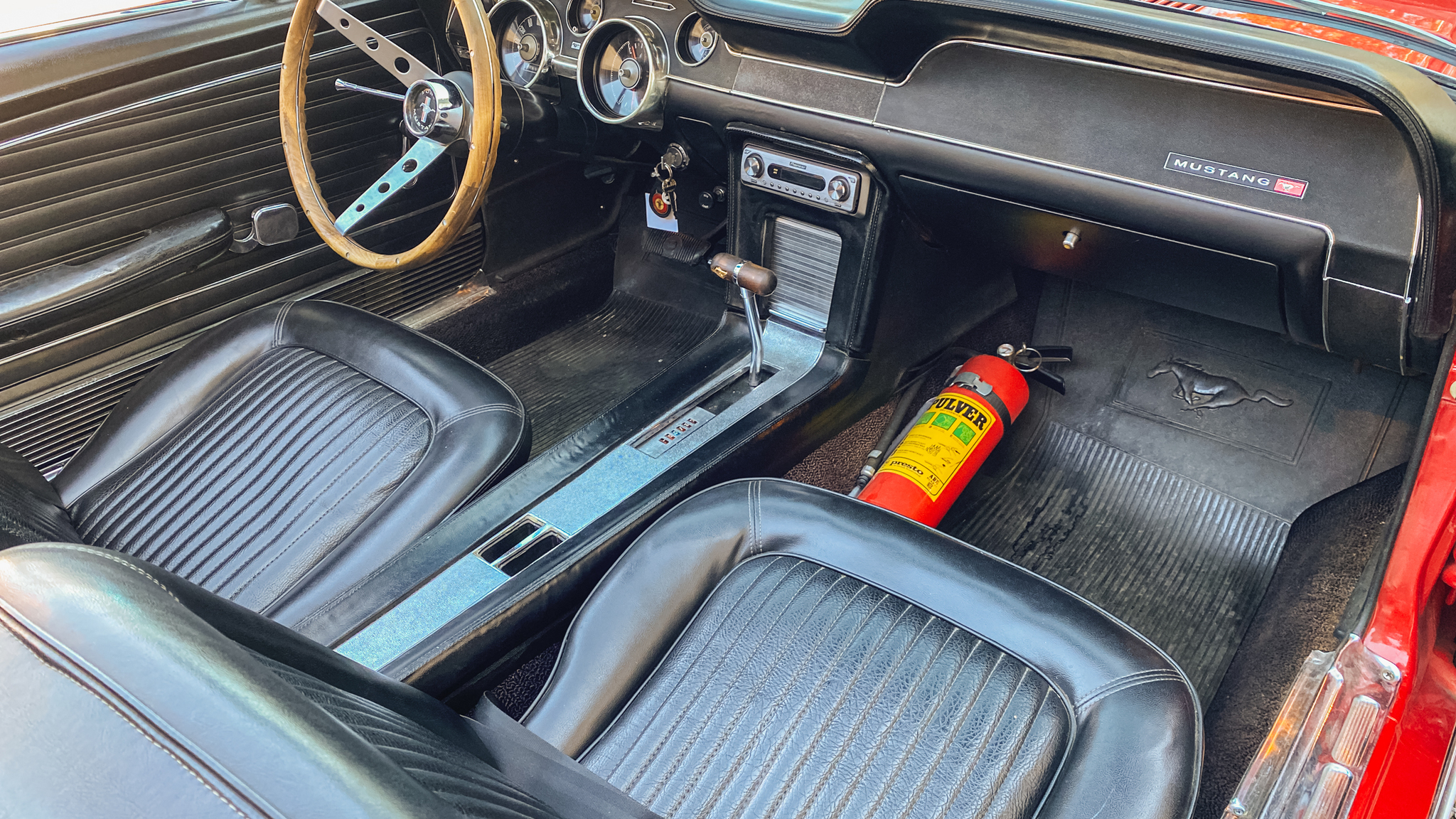 Interior image of 1968 Ford Mustang 302ci Cabriolet (1)