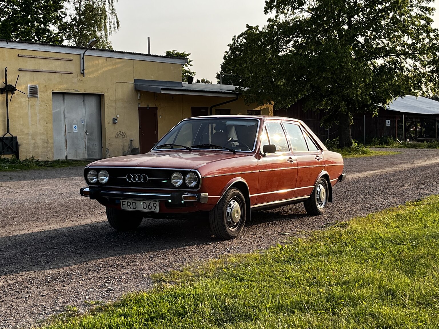 Exterior image of 1976 Audi 80 GL B1  (10)