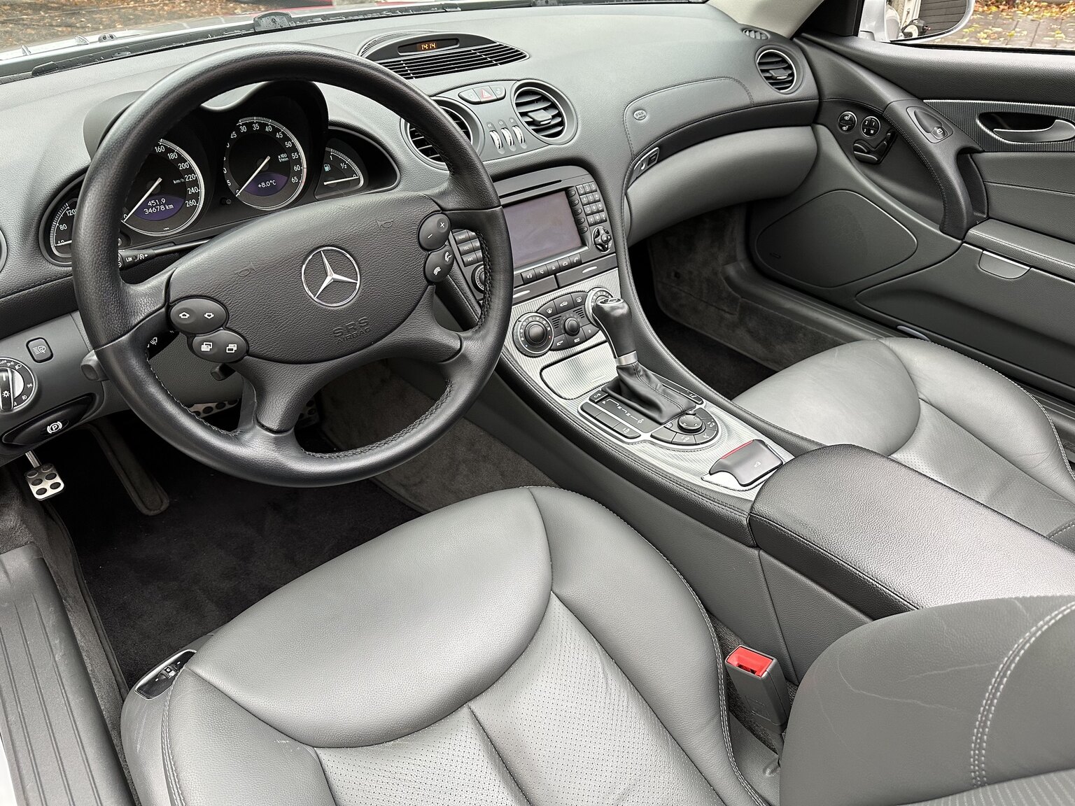 Interiörbild 2005 Mercedes-Benz SL 350