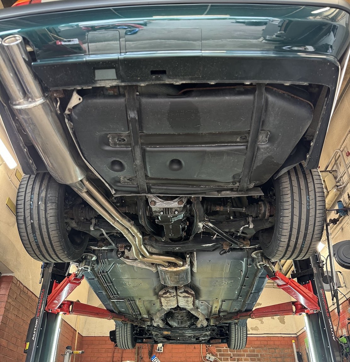 Image of 1995 BMW 540i Touring - NO RESERVE (7) mechanics