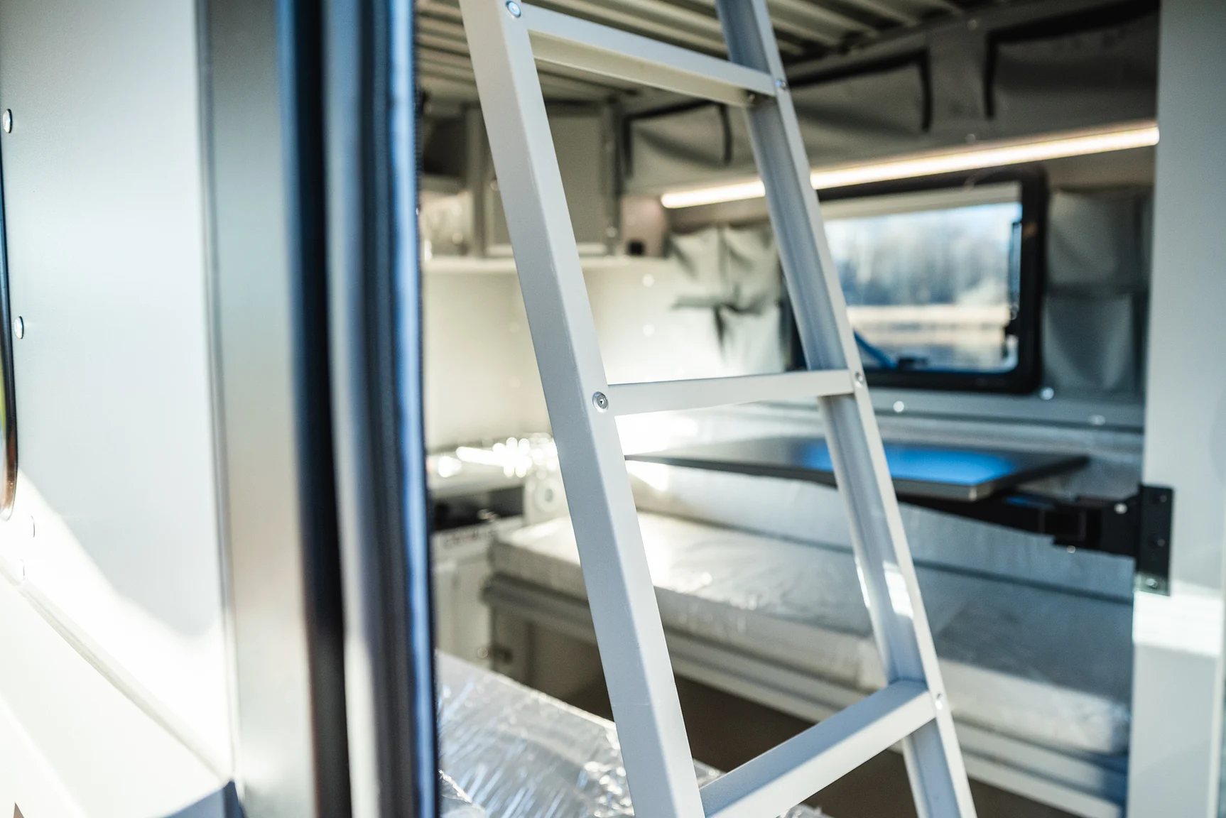 Interior image of 2025 Northea Trailer Expedition Crawler 458i Offgrid-Camper (40)