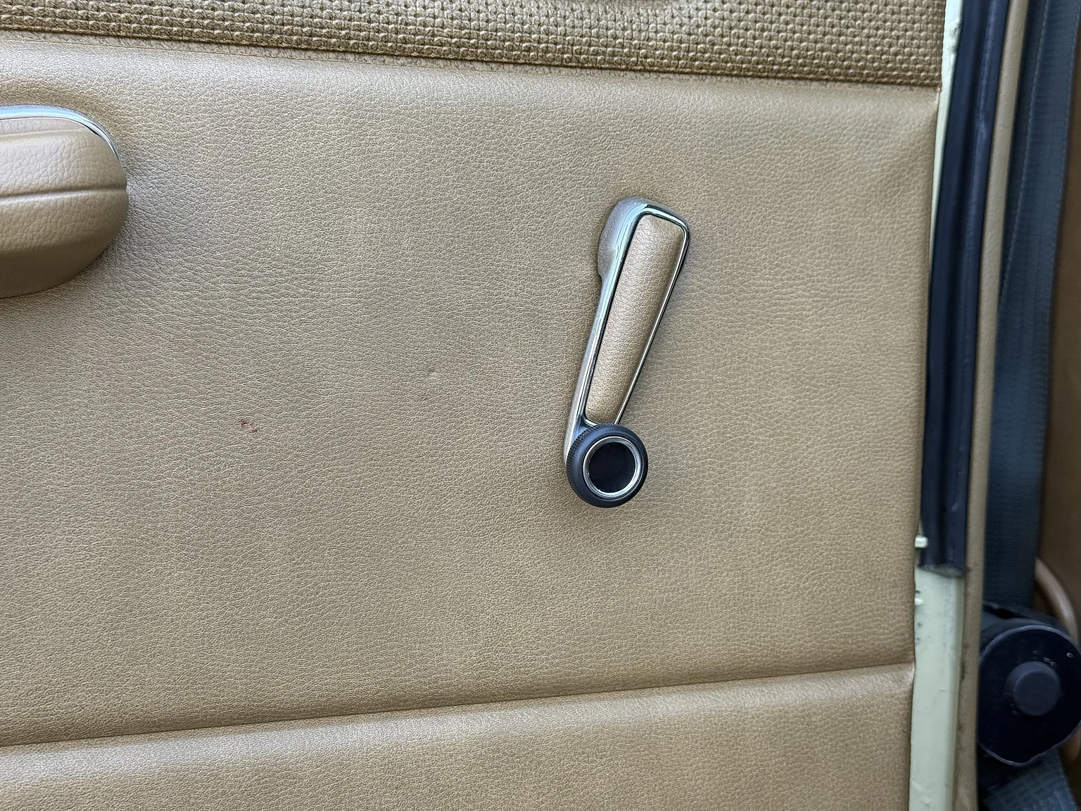 Interior image of 1974 Mercedes-Benz 230 Automatic (46)