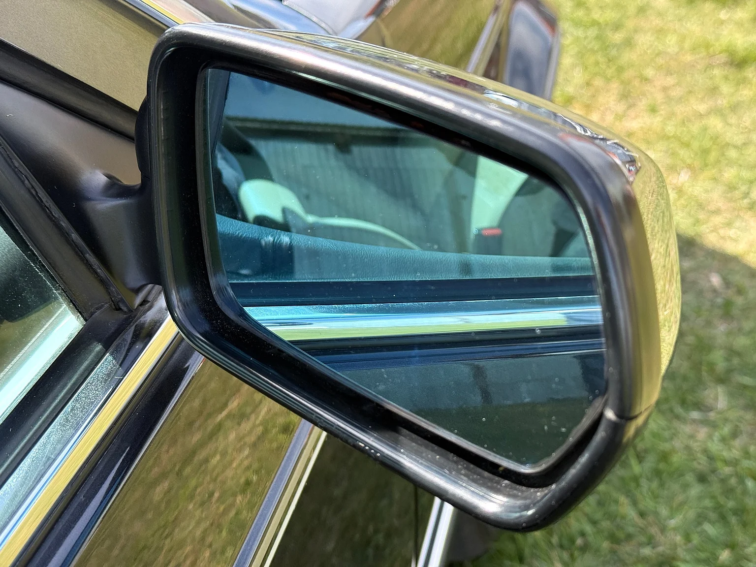 Exterior image of 1985 BMW 635 CSiA (E24) (60)