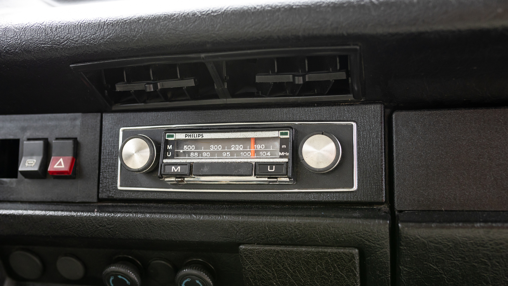 Interior image of 1973 Volkswagen Beetle 1303S 1600 (27)