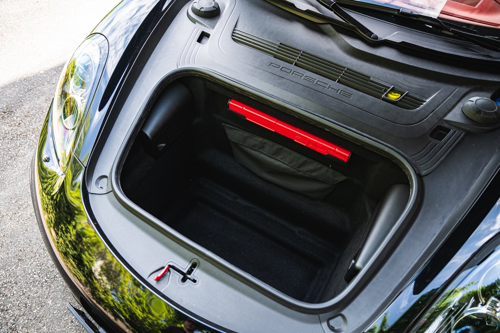 Interior image of 2013 Porsche Boxster S (51)