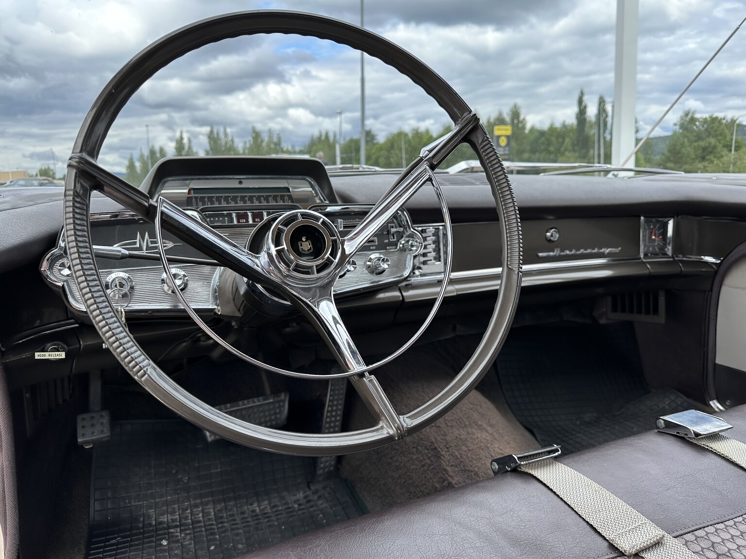 Interior image of 1959 Mercury Monterey 4-door Hardtop Cruiser